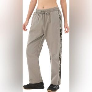 NEW adidas Essentials Camo-Print 3-Stripes Twill Pants XS